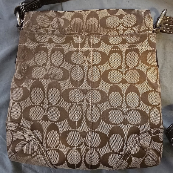 Rare Vintage Well-Loved Coach Monogram Crossbody – Spacious & Stylish - Picture 9 of 9
